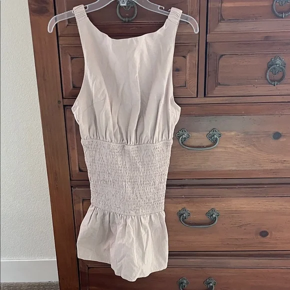 Smoke WOMEN’s Beige Sleeveless Smocked Tunic Top Size Medium NWT - Picture 1 of 9